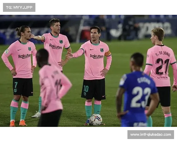 阿兰巴里远射中柱，赫塔菲错失扩大比分良机